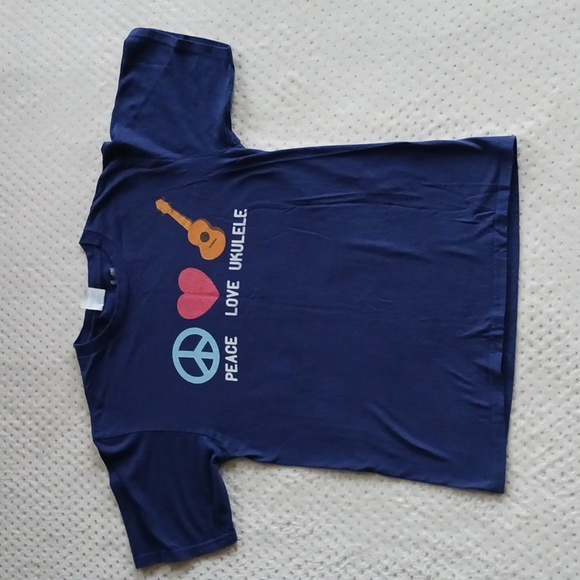 Vintage Hippie Tshirt peace love and Ukulele - Picture 7 of 13